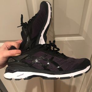 Asics Gel Kayano 24 running sneakers in black!